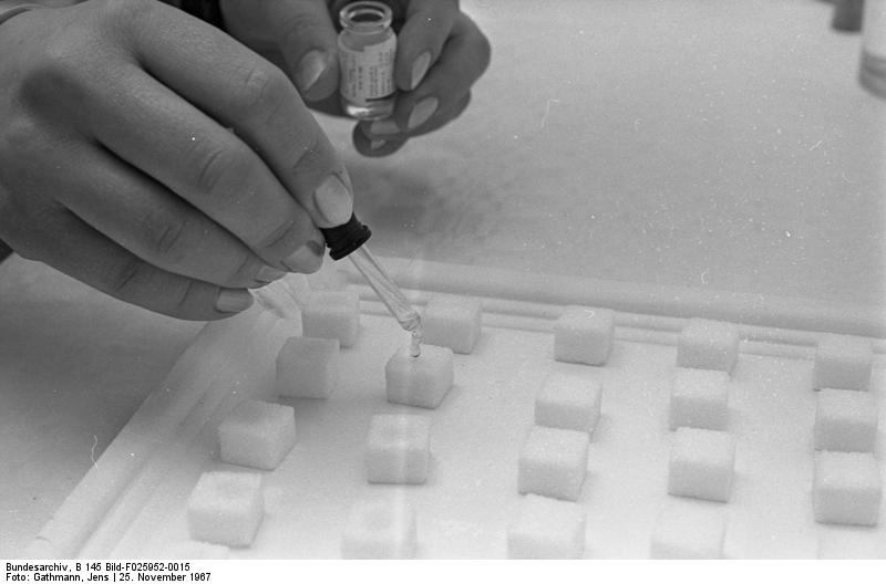 Illustration for article titled The Great Polio Vaccine Feud